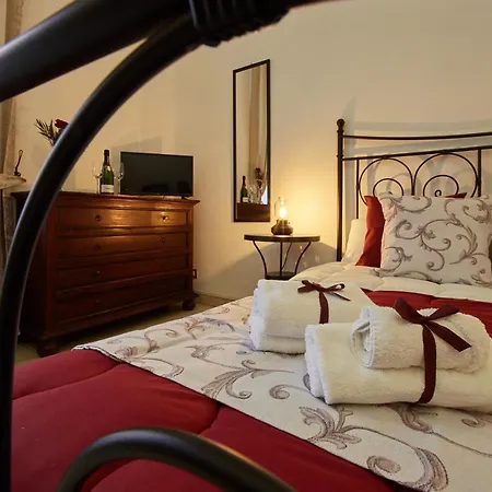 Bed and Breakfast Secrets 3*